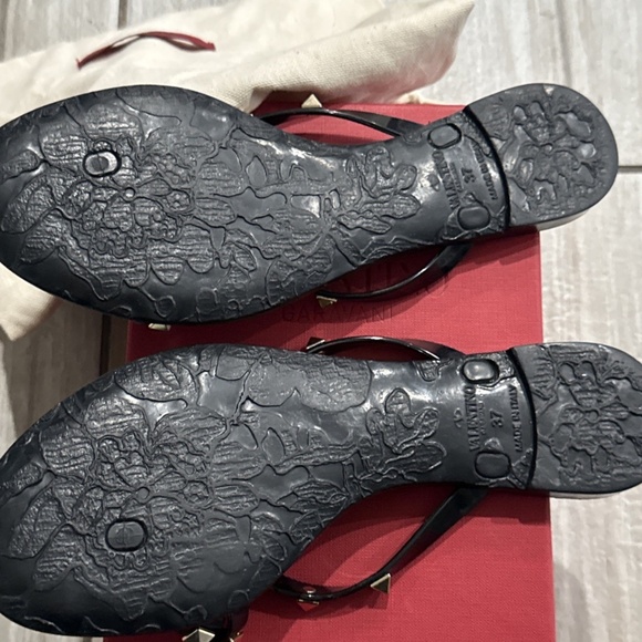 Valentino Garavani Rockstud Bow Thong Sandals Size 37 - Picture 4 of 7